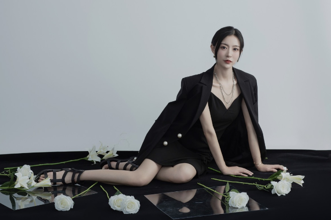 恭喜！范雨桐交锋众电母夺得头条