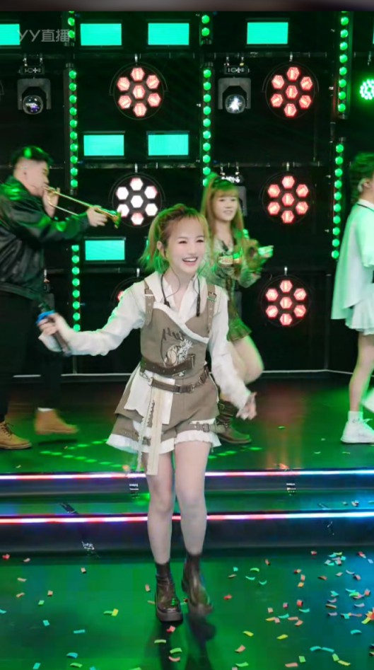 感恩大哥赞助，文儿大舞台首秀！