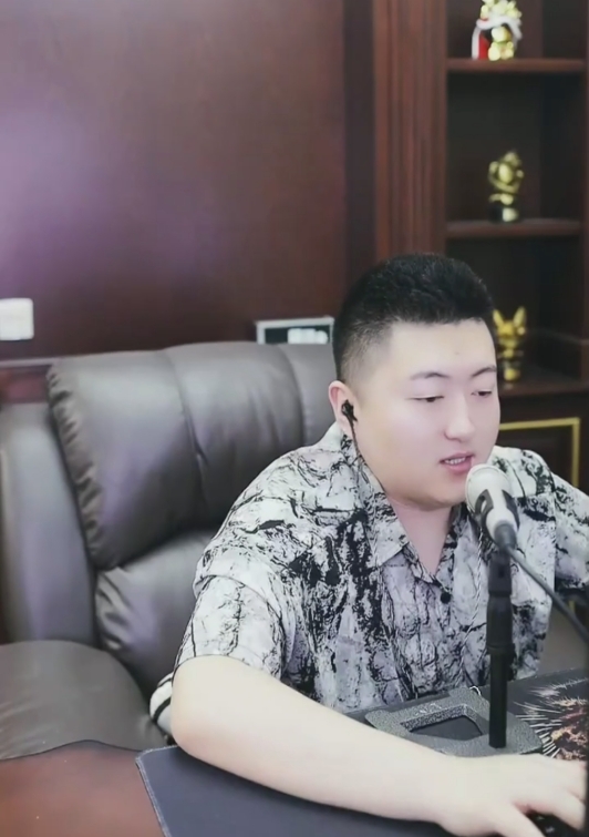 小洲再次解释神豪King哥人很好