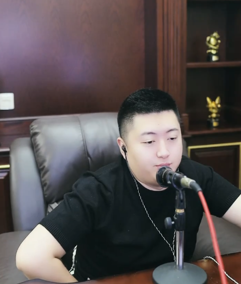 谈微凉！小洲：从来YY就一直不缺大哥