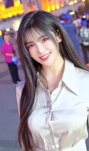 甜美可人，首战成名的她气质高雅