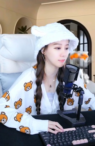 头条的热闹被0哥与啧哥承包了