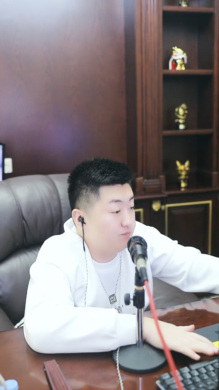 小洲透露自己曾经得罪过打发时间