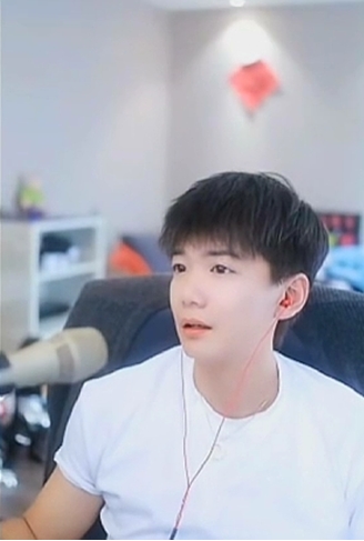 浅蓝回应签约到期：紧跟挺哥脚步