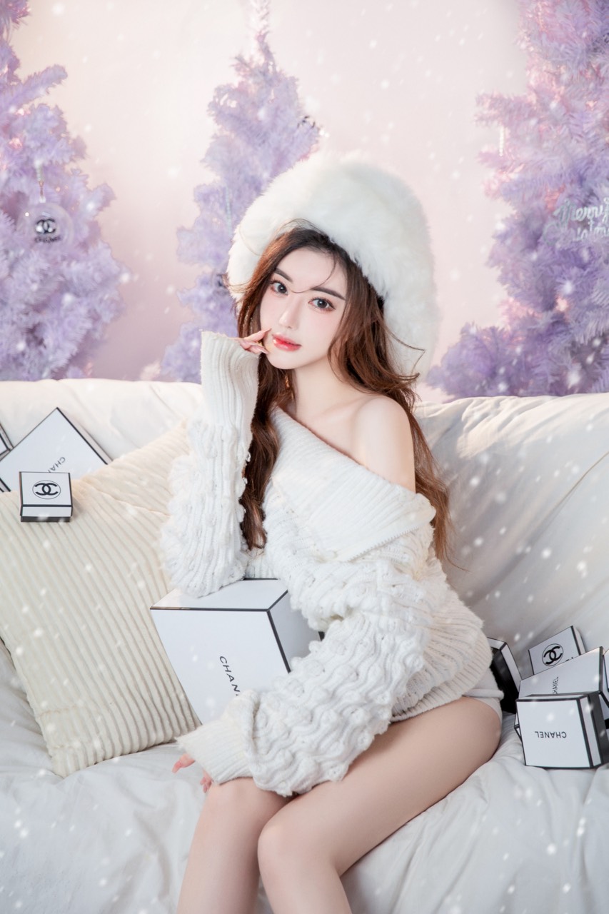 太宠了，探戈哥全程给晓夏扒小龙虾！