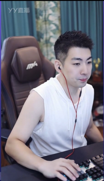 他是OW中的领军人物，开创美女公会先河