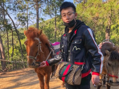 这位神豪出事，九情借钱不求还