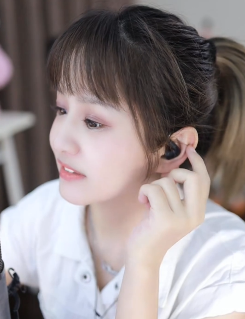 推进续约事宜，官方将线下找文儿谈续约