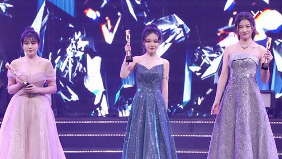 才女载誉谢众人，共邀粉丝聚盛典