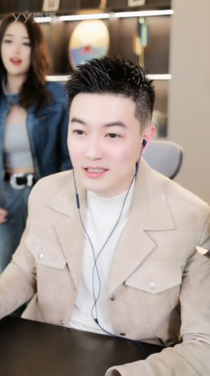 玄宸生日回归，回应在虎娱没有股份！