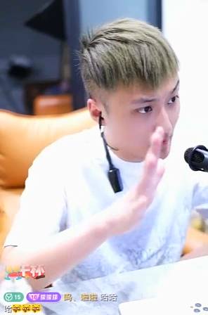 百万锹家神豪与女主播奔现！