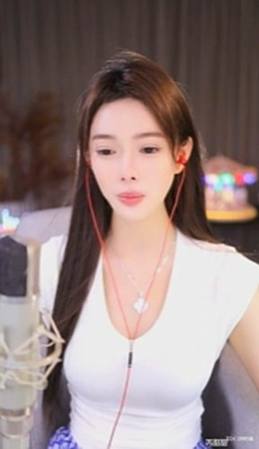 一直有大哥支持，因颜值？芮甜甜这么说
