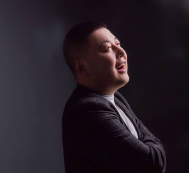 这位小站的电母吃饱了！