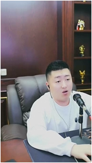 自从有杰哥后，小白龙从不与小洲连麦