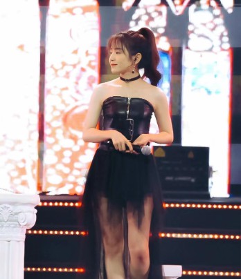 杰哥不跟文儿聊天，因为有她！