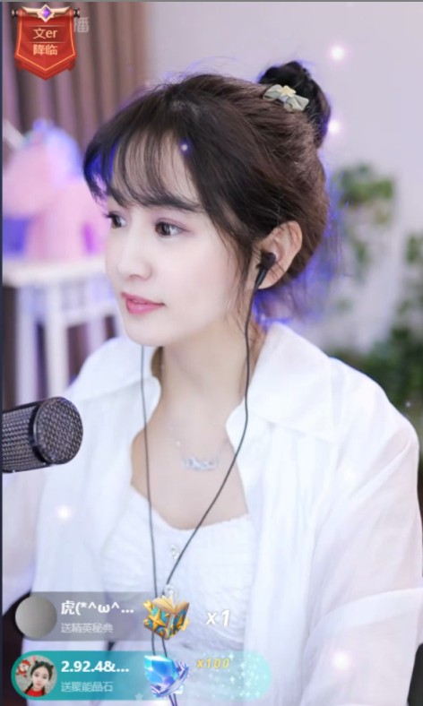 穿吊带上各大八卦，小文垫了？