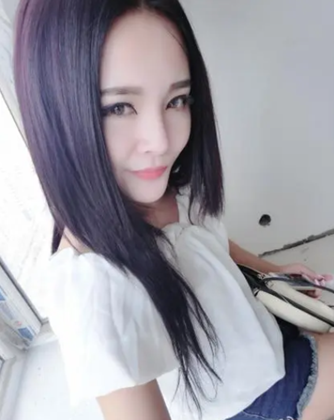 她果然电力十足，吸金电母名不虚传