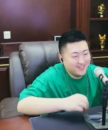 小洲欲见蛙哥，蛙哥：三五年后等我站起来了