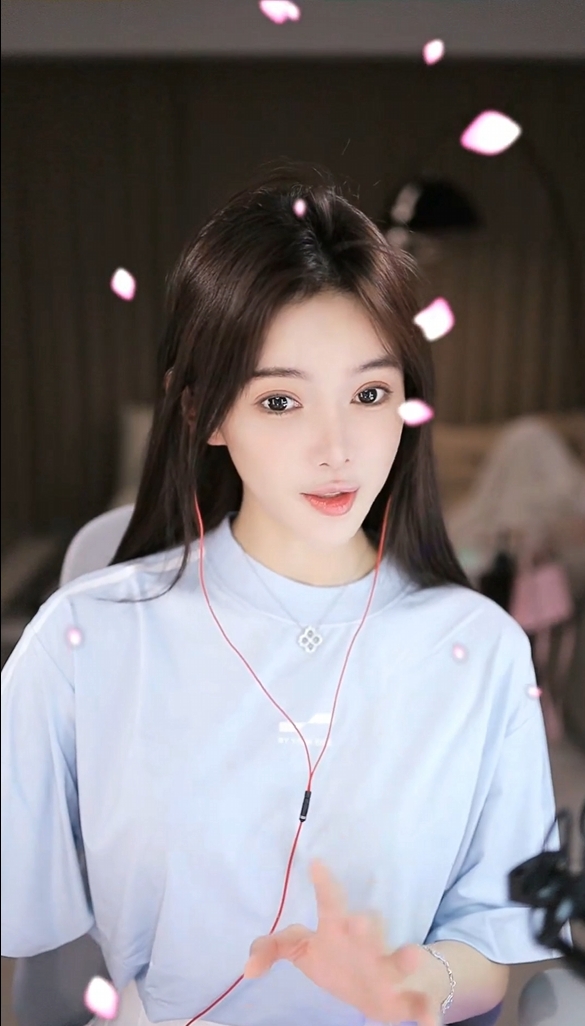 芮甜甜：稳定开播再不携程