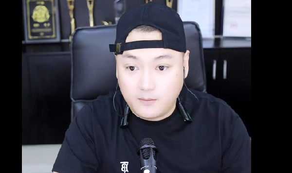 绝不怠慢大哥，老李与大哥有联系