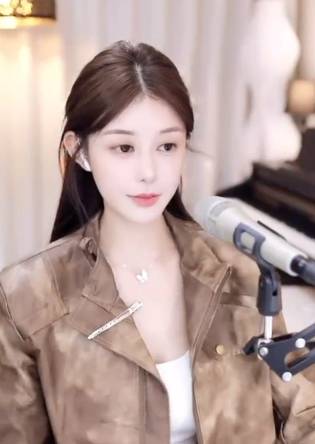 年轻气盛，兰梦莎骂过很多同门