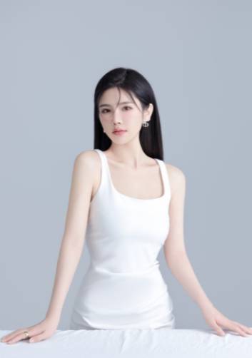 甜美可人，首战成名的她气质高雅