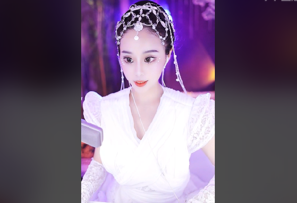 钢管舞女神悠悠，首秀圆满成功！