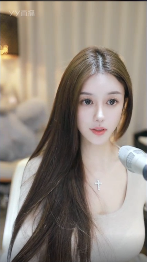 兰梦莎先飞500万票领先玄律！