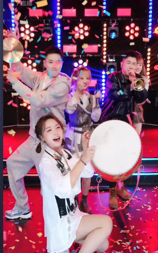 感恩大哥赞助，文儿大舞台首秀！