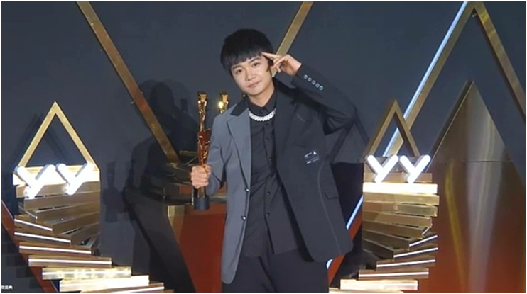 美人哥与浅蓝闹掰？脱马甲删好友