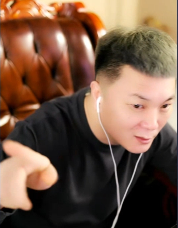 哄妈妈有一套，嘎子年年送金镯！