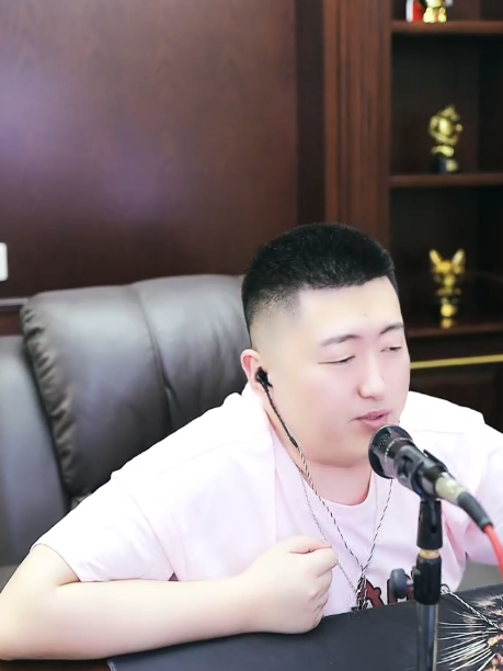 小洲跟赵婧熙互动，获全YY关注