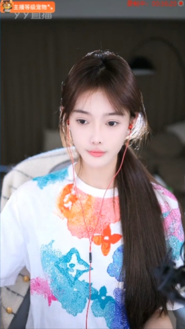 芮甜甜收神豪为徒，承诺：肯定给你捧起来！