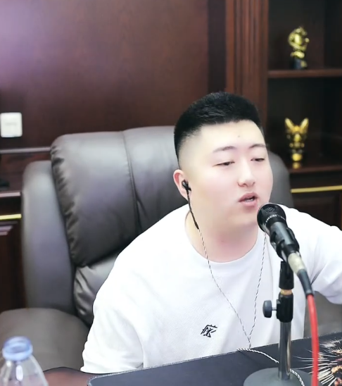 秒接！小洲获超级电母夏玲美互动