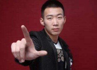 她要暴打小白龙？