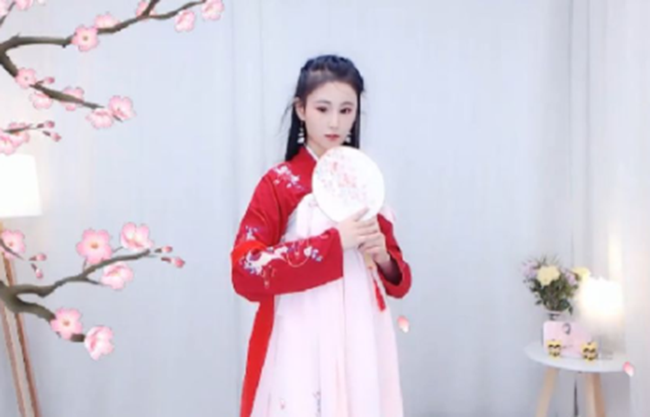 她是俊美公会的一匹大黑马