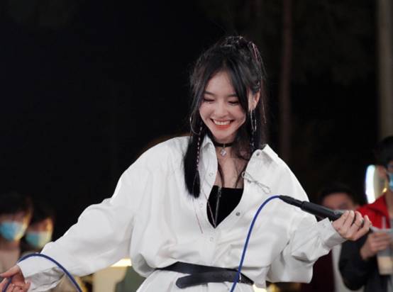 女脱战冒烟，众电母奋力出击