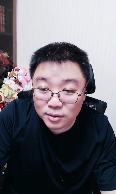 背后有大哥！卢小嘉成男音夺冠黑马