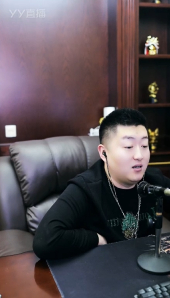 小洲的颜值，得到了大哥们肯定的！