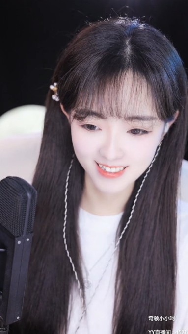 小小呵透露：AK现实很招小姑娘喜欢！