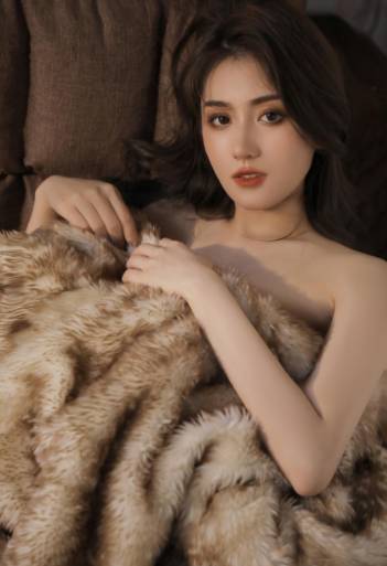 在我旁边，打哥小阿瑾相见？