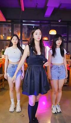 崔阿扎周年庆上演女团热舞！