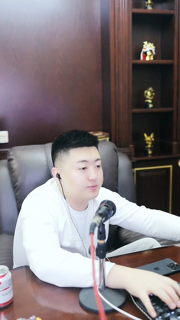 从18年开始，小洲正式成为顶流主播