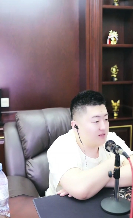 小洲大胆透露神豪杰哥现实实力