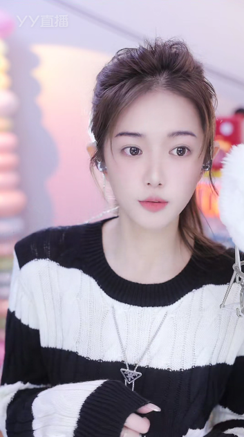 歌神秘籍：唱不上去咱们就放录音