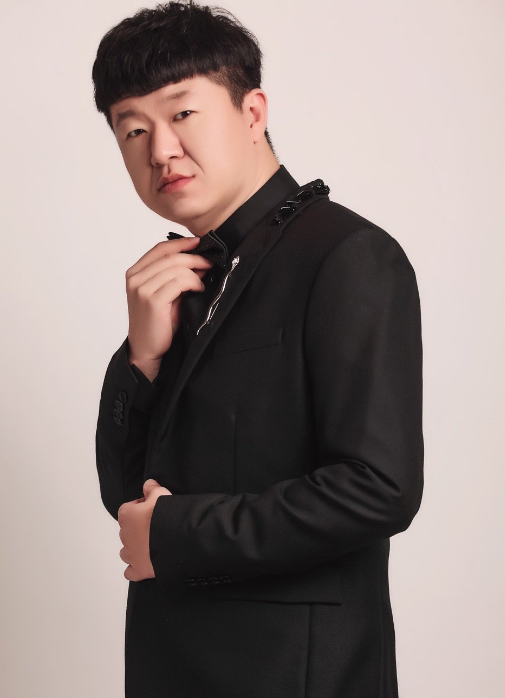 芮甜甜来国威，大佛：花钱买的