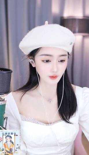 再度捧杯，木槿坦言离不开众人