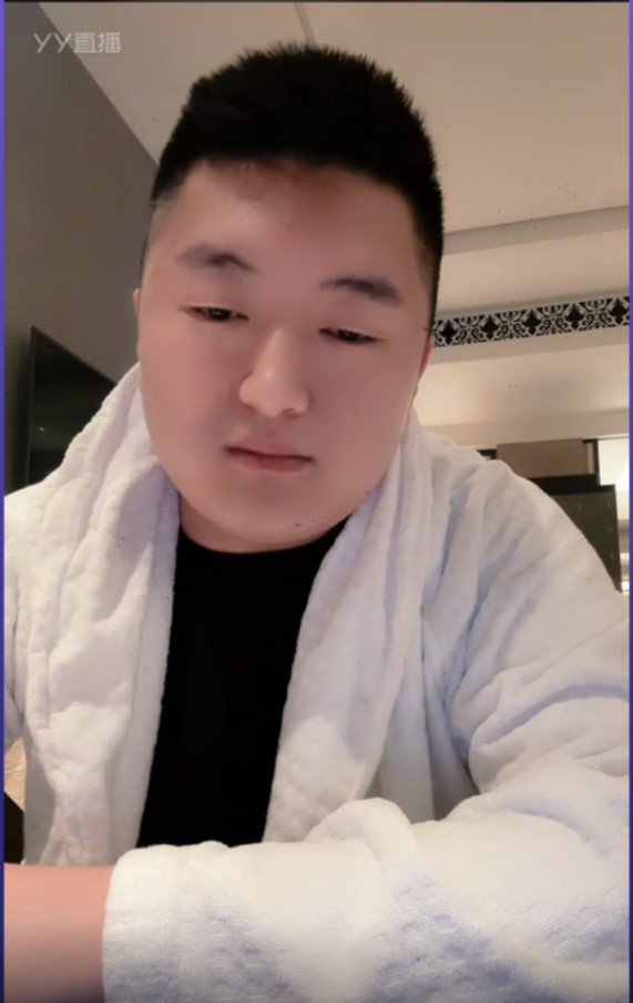 0哥看重小洲，拿他当亲弟弟！