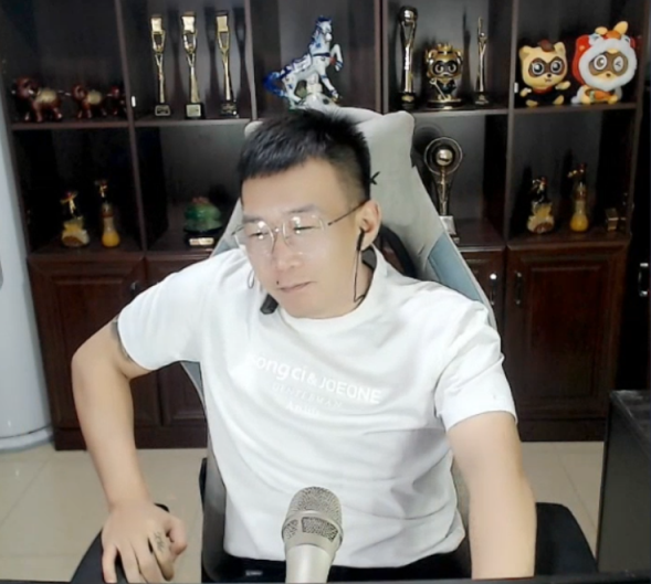 小白龙展示功夫，现场翻车！