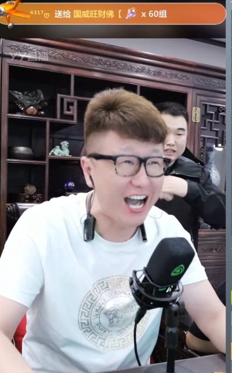 Q哥秒榜要带小柒奔现？大佛崩溃